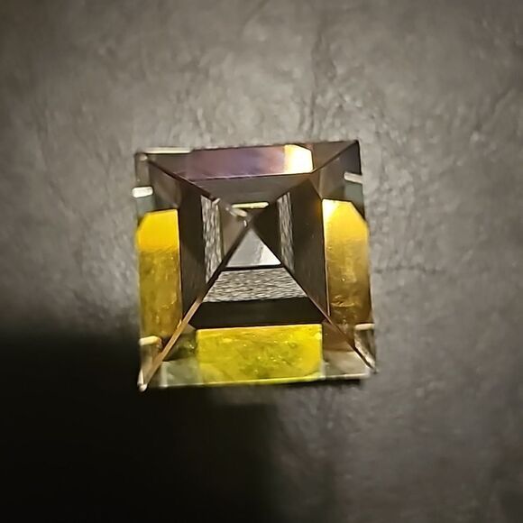 Pyramid Paper Weight Crystal 2 1/2" - Picture 2 of 5